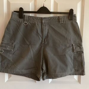 Dockers Green Shorts with Beige Cable Stitching Women’s Size 16